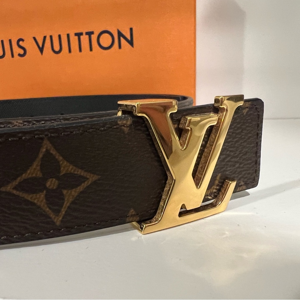 Louis Vuitton Brown Leather Belt with Gold Logo. 85/34 women’s Sz 8